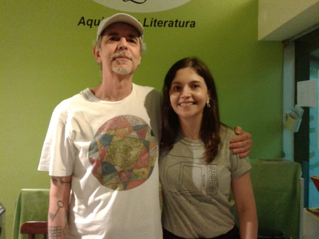 Fotografia de Letícia Ferro com Mauro Santa Cecília.